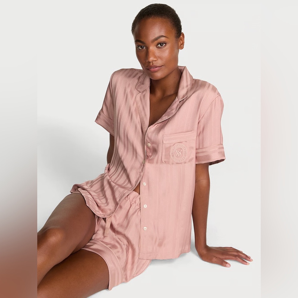 NWT VICTORIA'S SECRET NEW STYLE!!!
Glazed Satin‎ Short Pajama Set in Blush